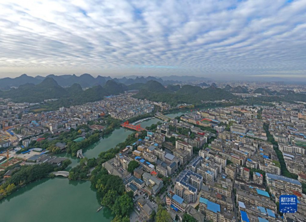 广西桂林市城区景色（2021年11月24日摄，无人机照片）。新华社记者 周华 摄
