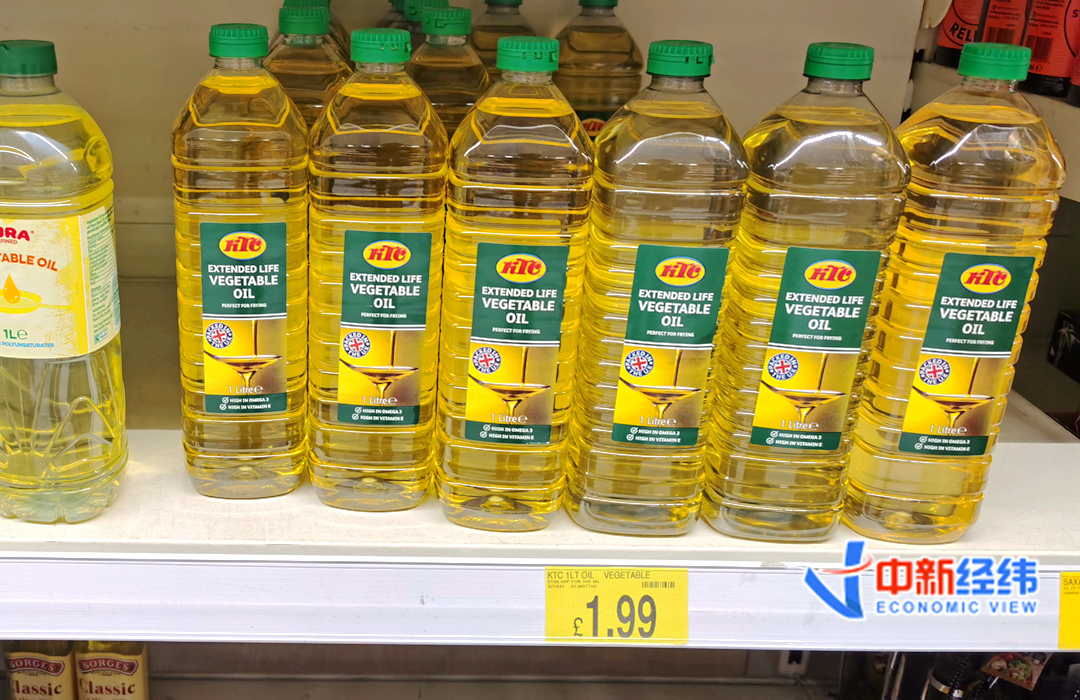 英国某超市内售卖的食用油。受访者供图