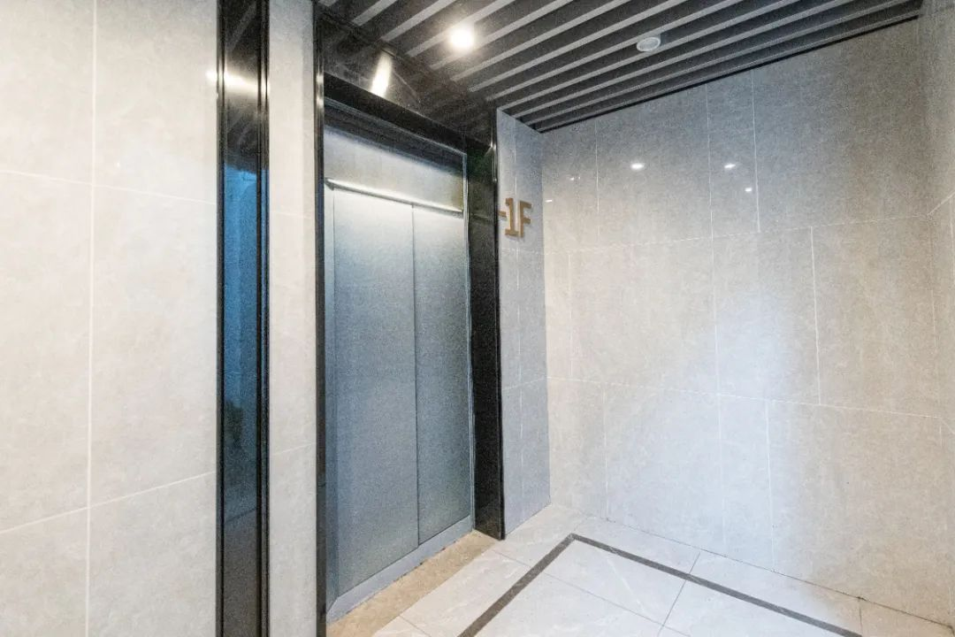 15幢地下电梯厅实景图