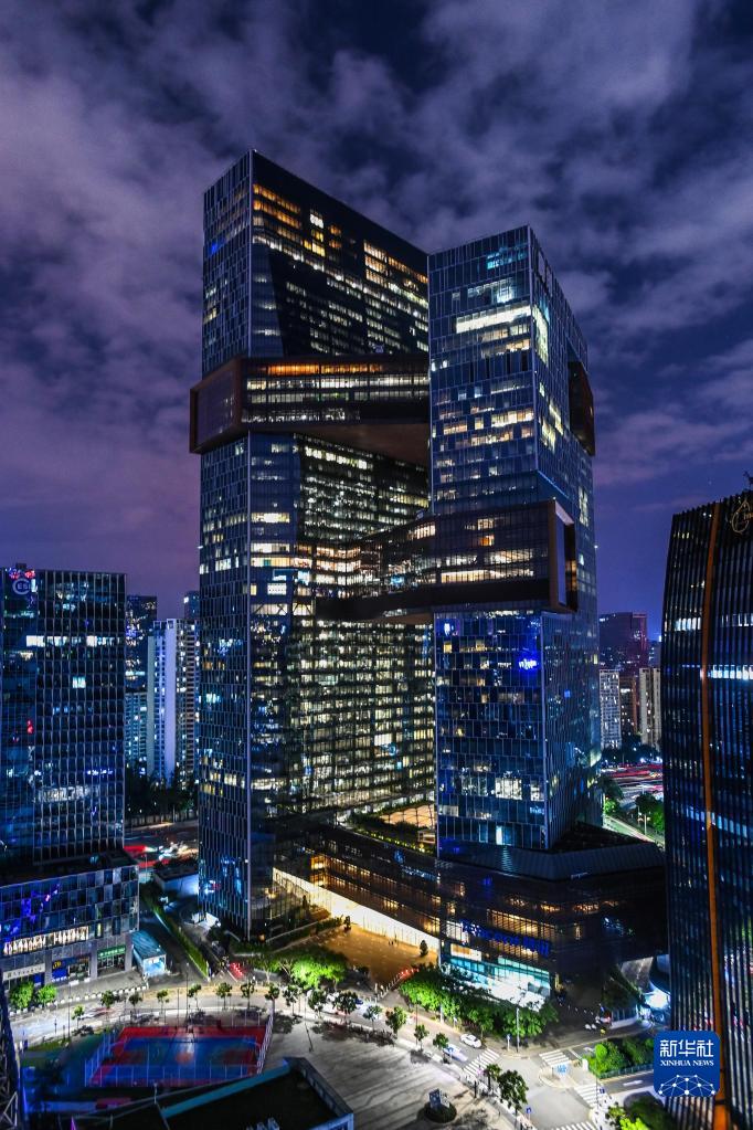 这是在深圳市南山区拍摄的腾讯滨海大厦（2020年10月6日摄）。新华社记者 刘大伟 摄