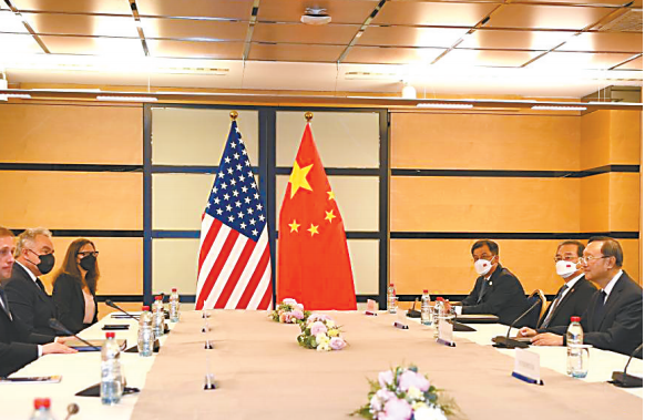 当地时间6月13日，中共中央政治局委员、中央外事工作委员会办公室主任杨洁篪同美国总统国家安全事务助理沙利文在卢森堡举行会晤。