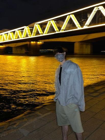 金博洋晒生活照分享日常穿搭造型简约时尚阳光帅气