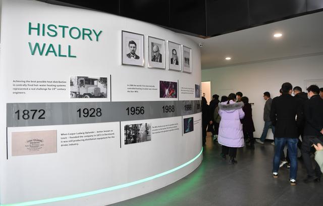 3月17日,北京顺义,中德产业园内设有入驻德国企业的历史展示墙.