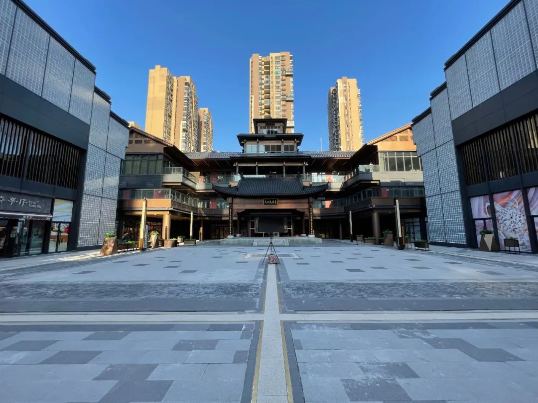 中建·荆州之星商业街实景图