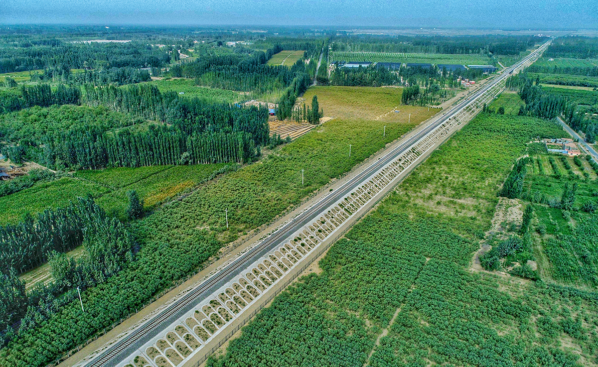 新疆和若铁路明日开通塔克拉玛干沙漠铁路环线形成