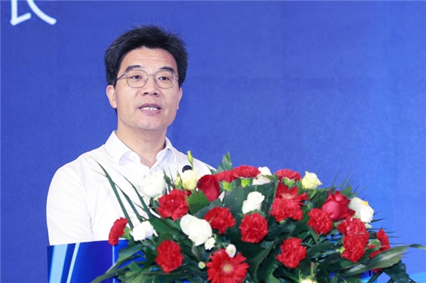 衡水市委副书记,市长董晓航在致辞中指出,此次峰会,众多创投大咖云集