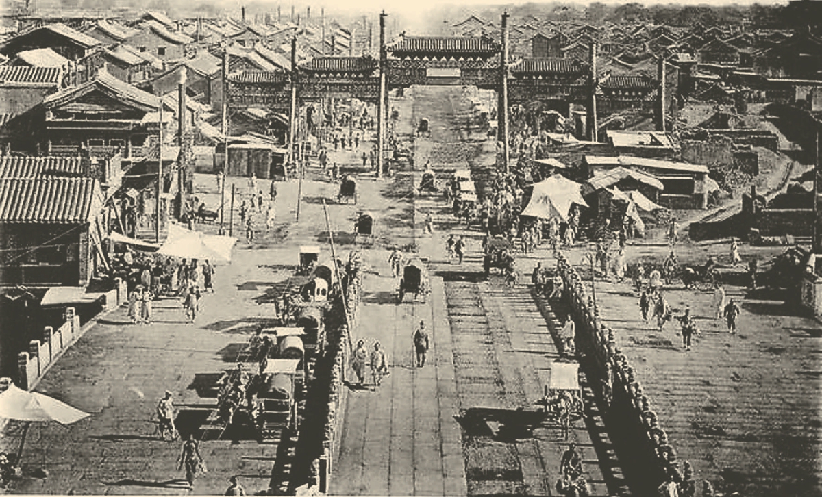 前门外的商业街,自明清以来就十分热闹繁华,清末至民国时期,这里的