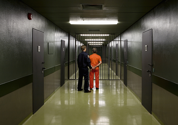 美监狱被曝系统性剥削:囚犯干危险工作 时薪仅几美分