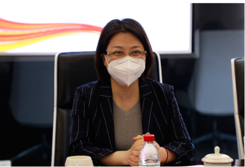 　　上海市台办主任钟晓敏女士介绍复工复产政策