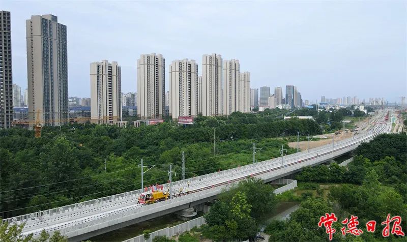 常益长高铁常益段正式进入铺轨阶段_手机新浪网
