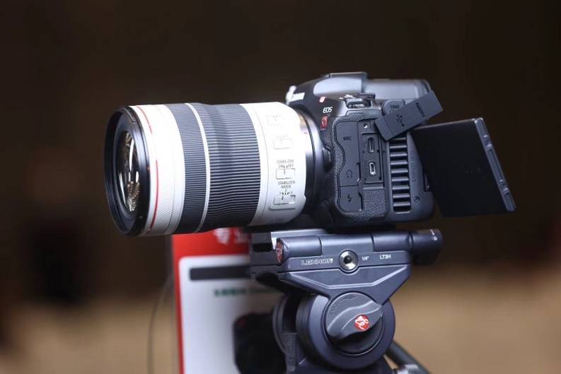 图7 EOS R5 C全画幅8K Cinema EOS电影摄影机