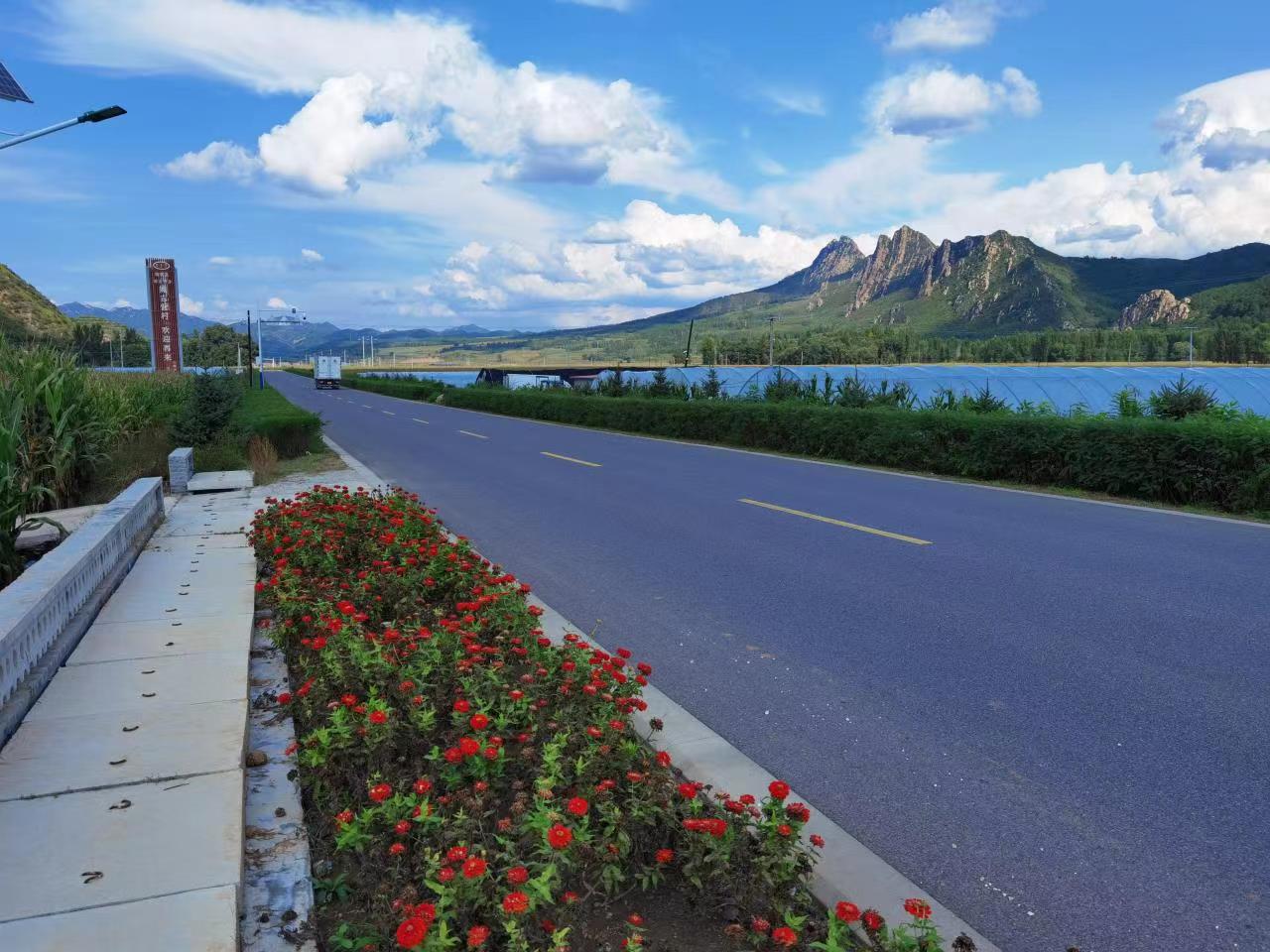 河北隆化四好农村路成老乡致富路