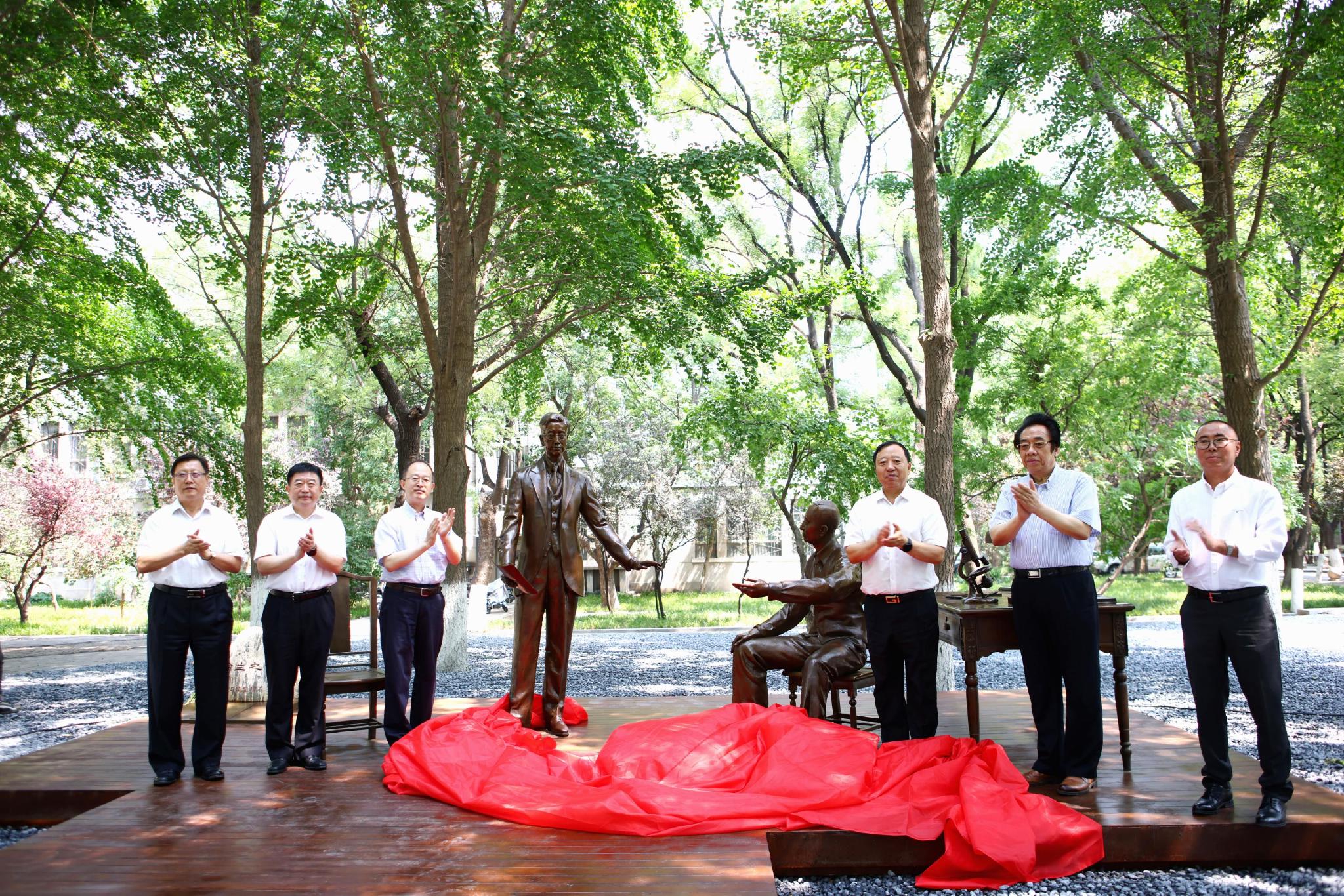 山东大学举办"金兰之谊"雕像落成揭幕仪式