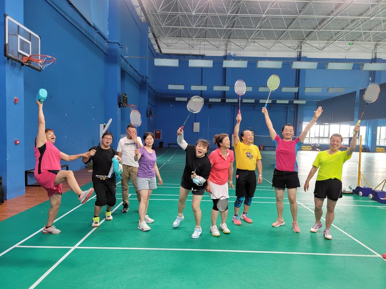 机投社区活力机投全民健身系列活动项目羽毛球友谊赛