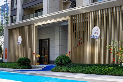 中铁阅山湖d组团采用东西双小区入户大门,营造尊贵,气派的小区形象.