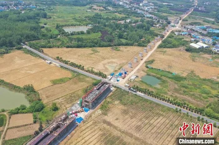 据介绍,新建合肥至新沂铁路线路自合肥枢纽引出,经定远,明光,五河