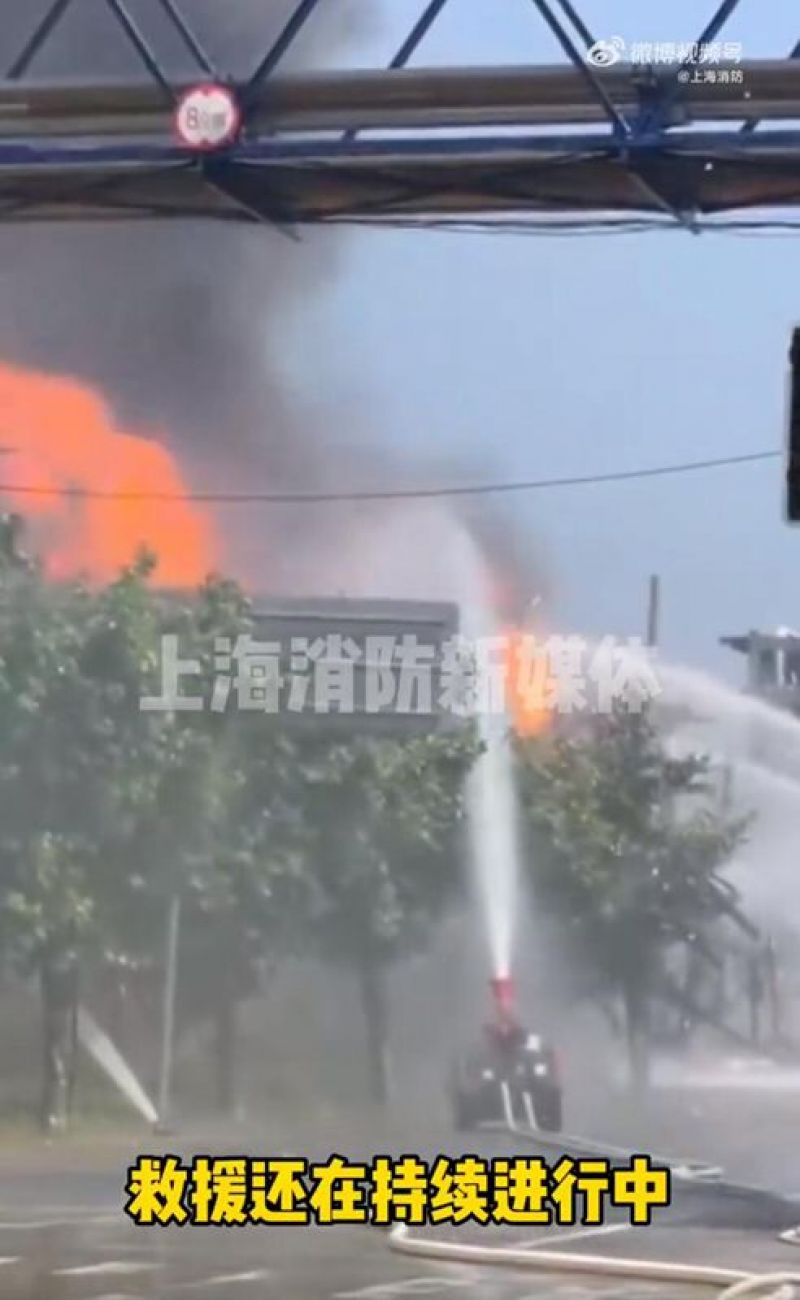 （截图自上海消防官方视频，图片仅限本篇文章使用）
