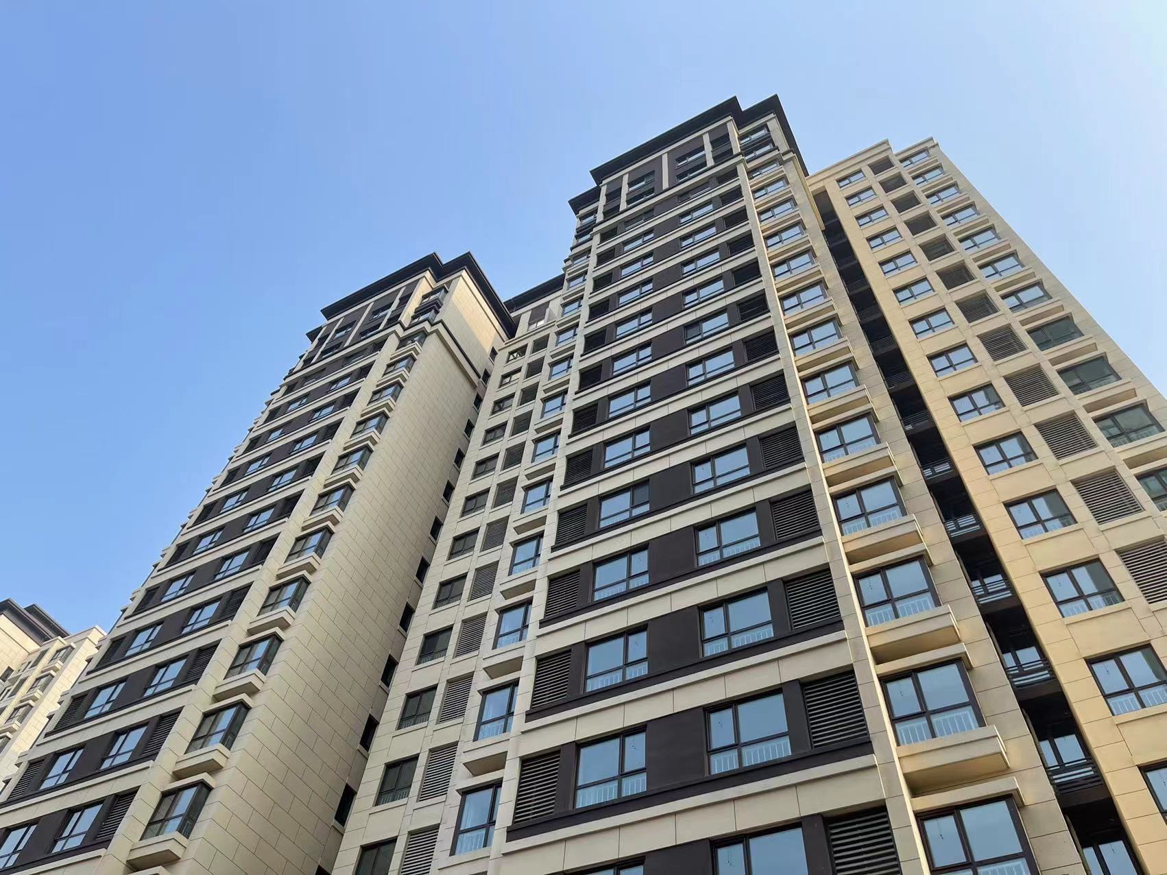 截至目前,458户满足条件的回迁居民均已顺利办理房屋产权证