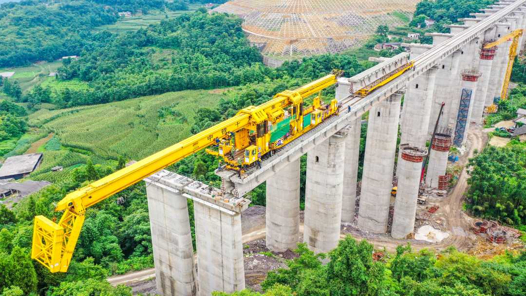 叙毕铁路大桥建设忙