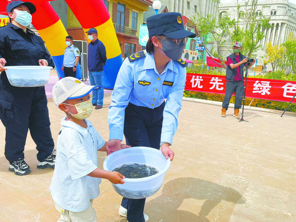 青海省举行渔业生态保护科普宣传活动