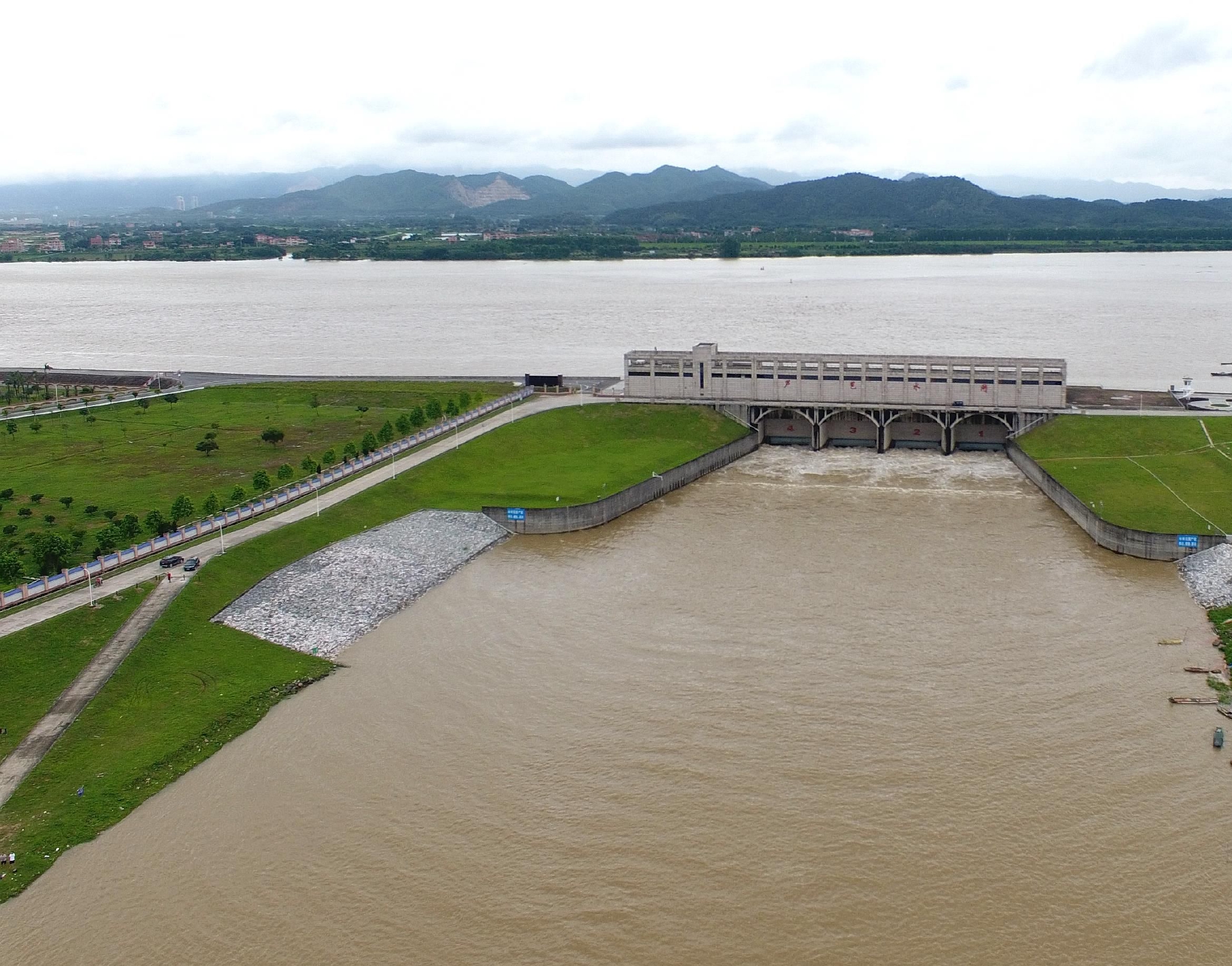 广东北江流域河道超警连江将出现洪峰水位