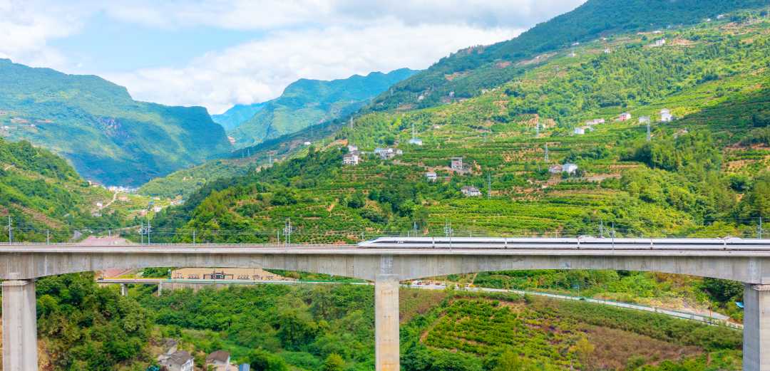 中国银行杯郑渝高铁全线通车运营