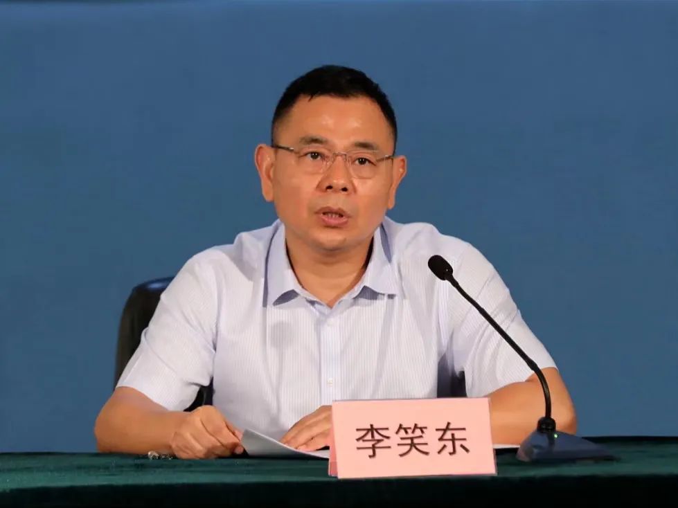 李笑东介绍说,发现初筛阳性后,珠海市委市政府高度重视,迅速组织力量