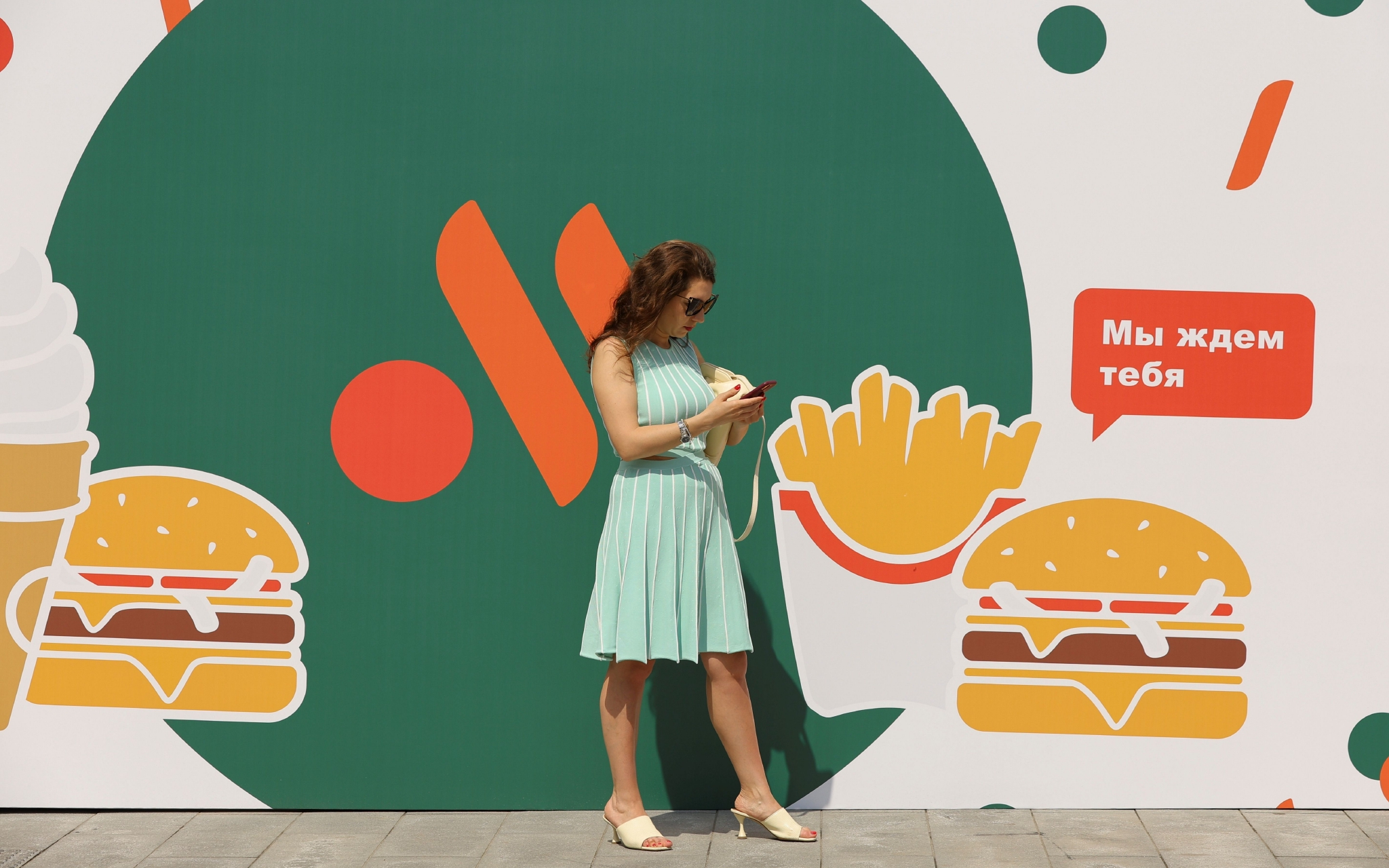 俄罗斯原麦当劳门店换新品牌标志.图/ic photo