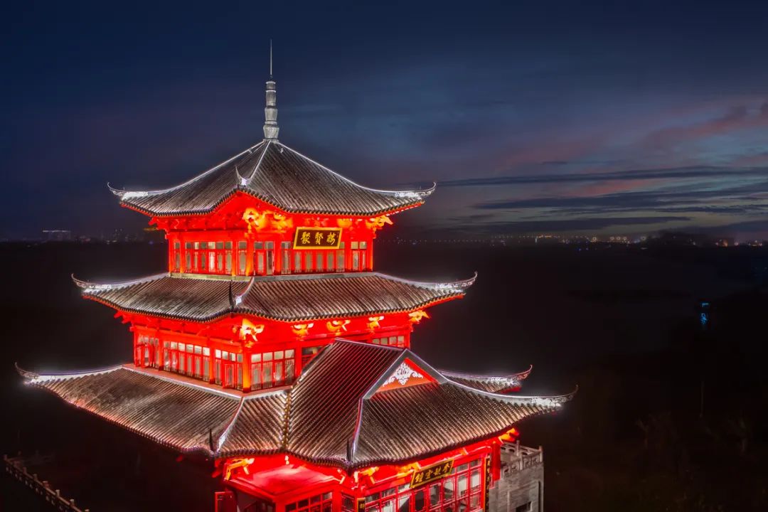 夜晚的聚贤楼.王澍/摄