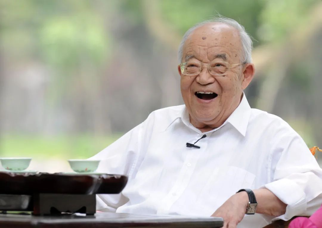 乔羽墓志铭这里埋葬着一个写过几首歌词的人