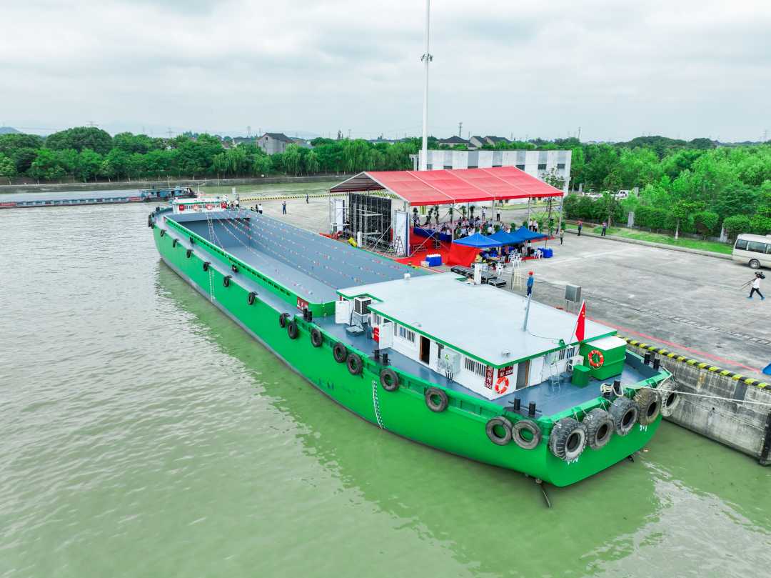 国内首艘两千吨级集散两用新能源运输船投运|新能源_新浪财经_新浪网