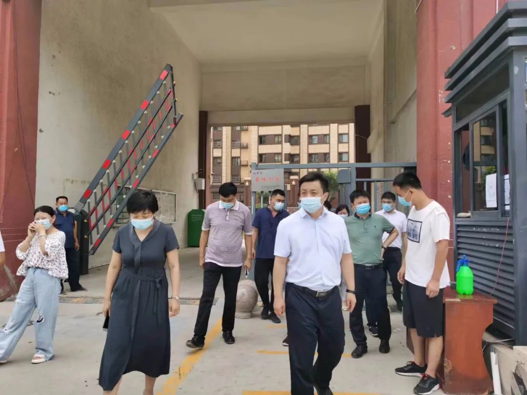 6月16日,临西县委书记孟宪鹏到世纪大观小区,盛世名门小区,世纪华府