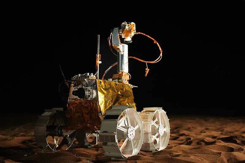 阿联酋的“拉希德”号月球车将搭载日本公司ispace的着陆器到达月球。来源：MBRSC