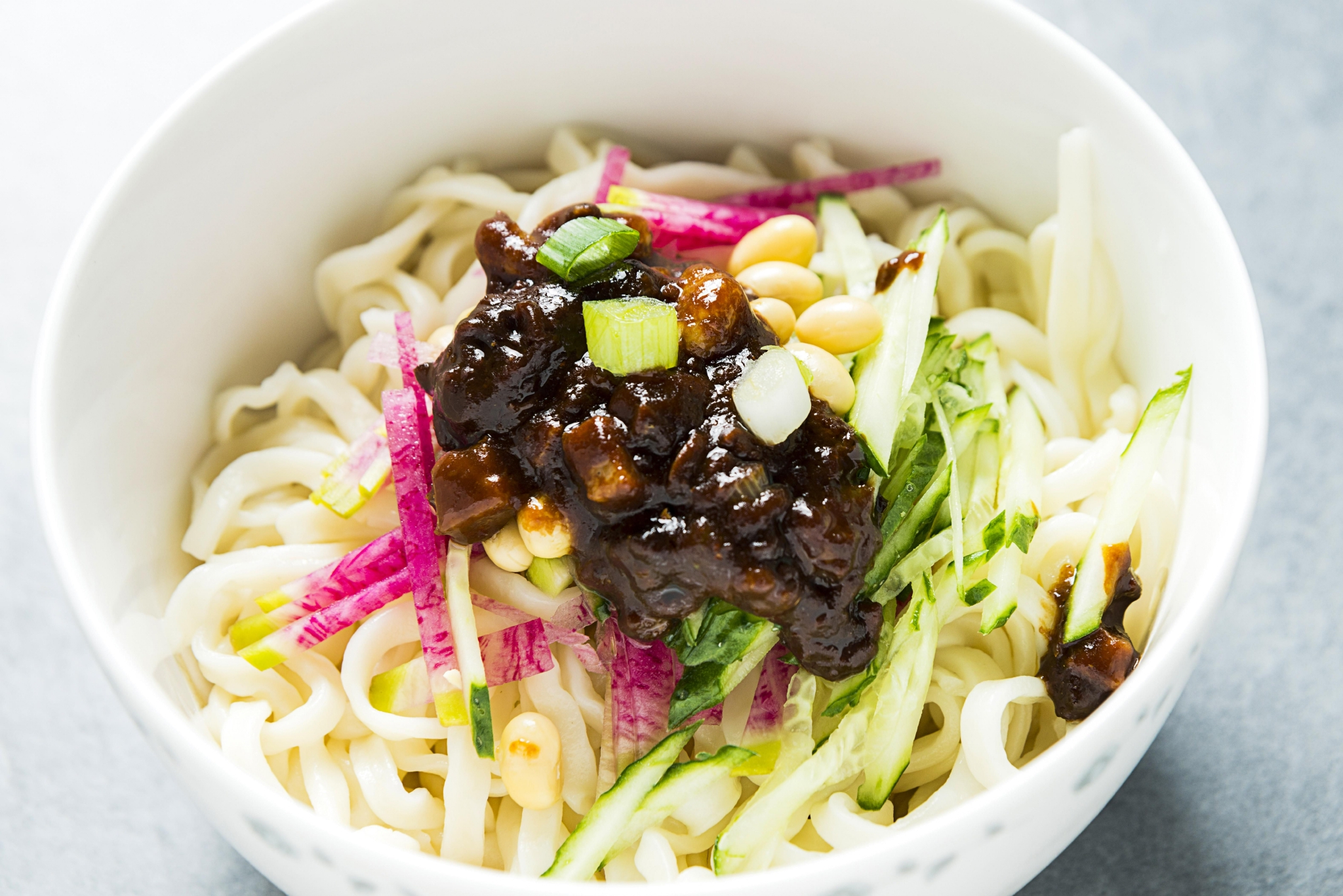 夏至面夏至时节,时值麦收,我国很多地区都有吃夏至面的传统.