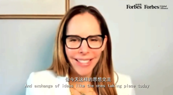 　　福布斯媒体集团执行副总裁莫伊拉·福布斯(Moira Forbes)视频致辞