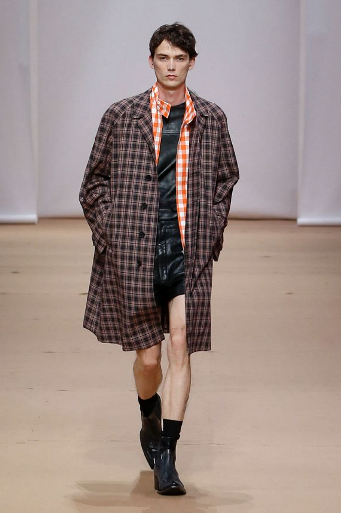 普拉达男装秀塑造精简风格,蕾虎创意鼓舞时尚群体|是日美好事物