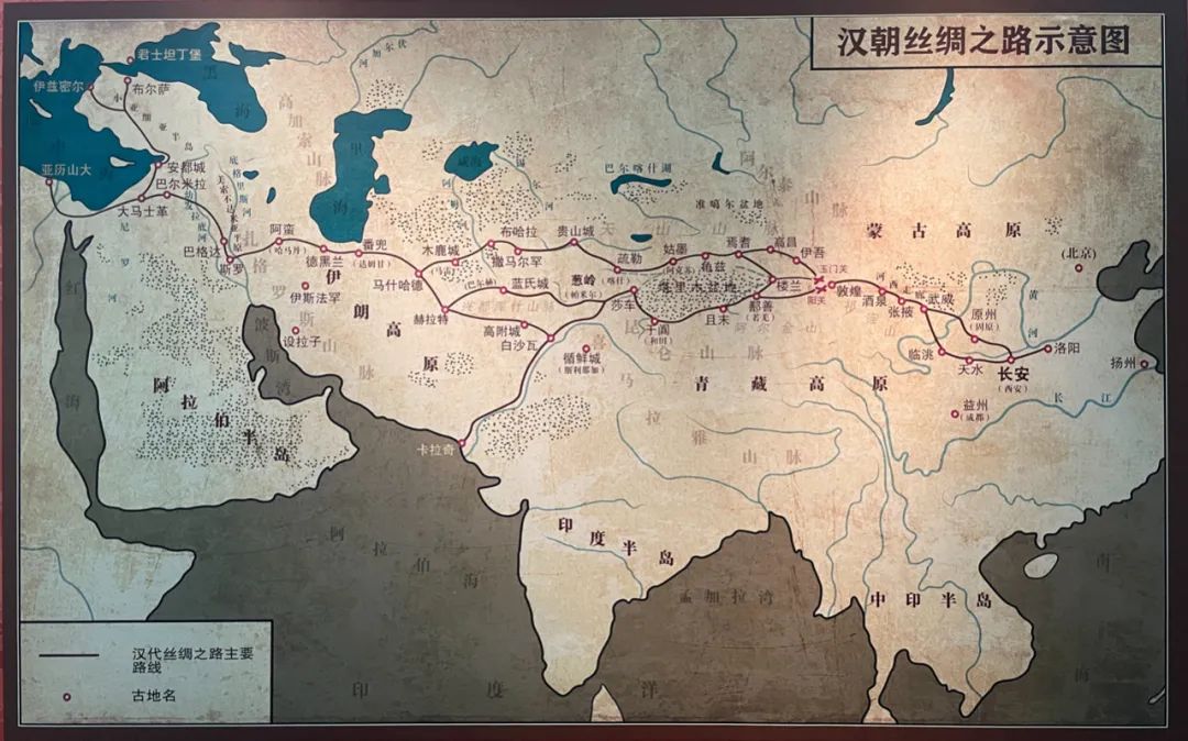 ▲汉朝丝绸之路示意图  摄于吐鲁番博物馆
