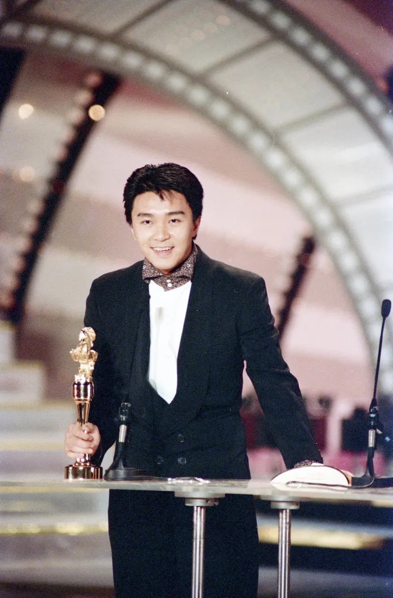 “喜剧之王”周星驰,演出了平凡人的梦想_新浪财经_新浪网