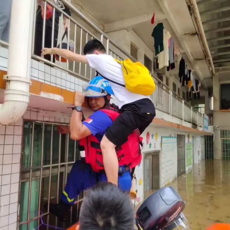 东莞蓝天救援队在救援现场（受访者供图）