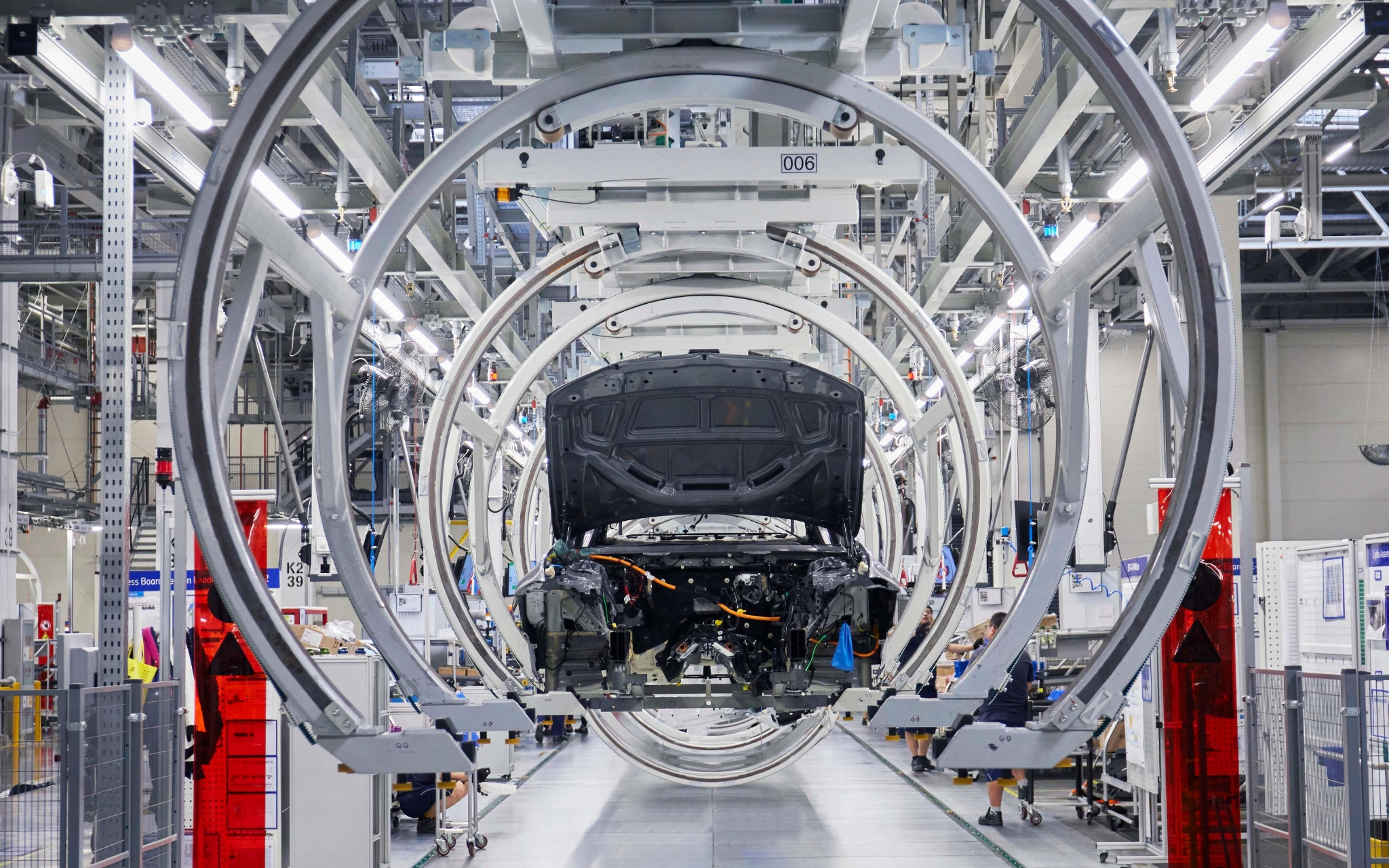 华晨宝马里达工厂总装车间 车企供图