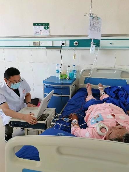 上海援疆专家主刀帮助六旬患者再获新生