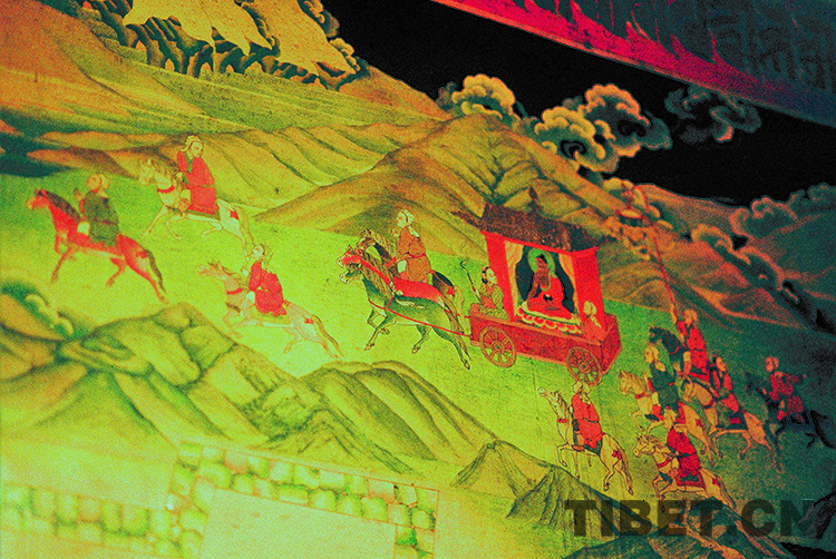 这是拉萨大昭寺墙壁所绘的唐代文成公主远嫁吐蕃时,携带释迦牟尼12