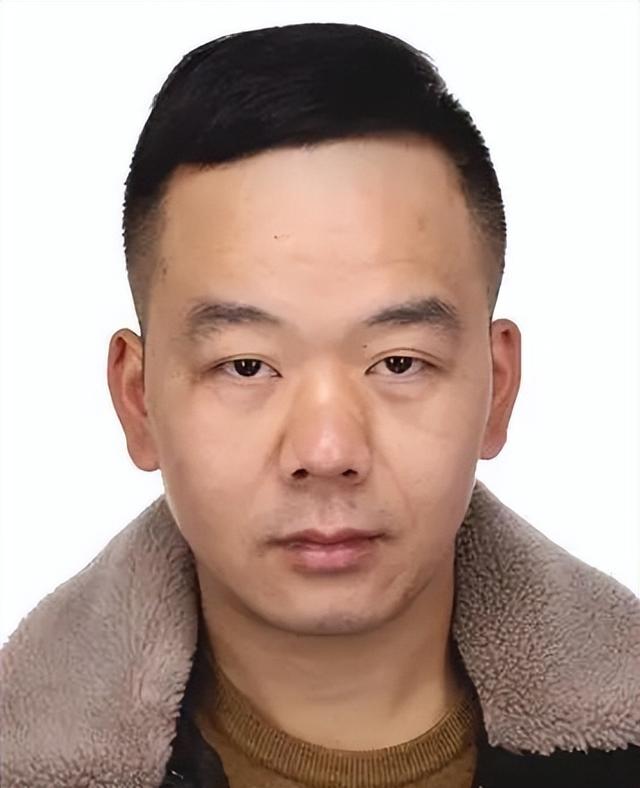 周楼社区,身份证号码:341226xxxxxxxx3352△公开警示人员穆雷照片徐玲