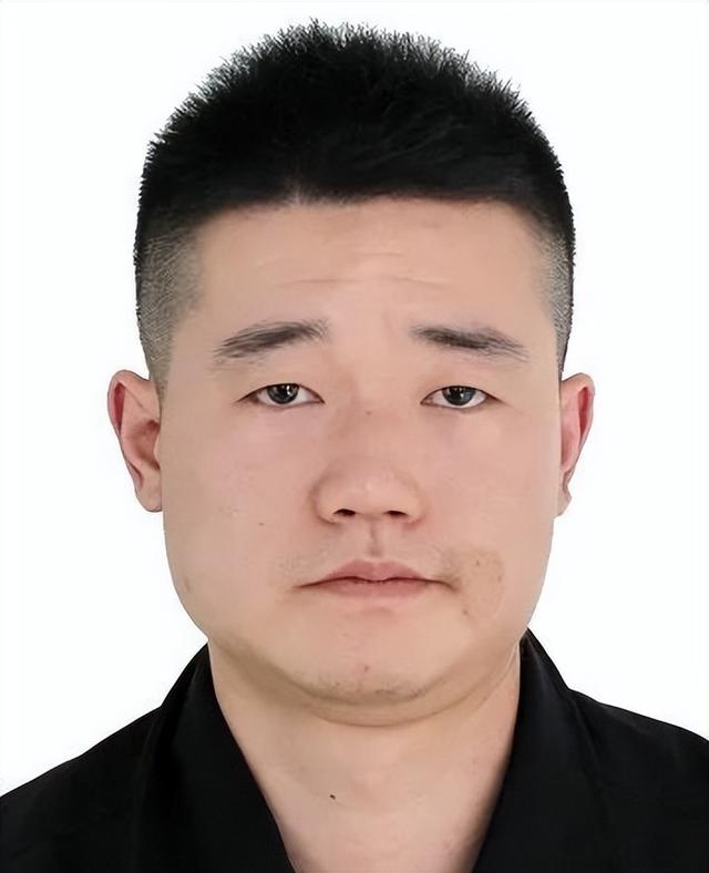 圩村,身份证号码:341226xxxxxxxx3214△公开警示人员林仁站照片刘永远