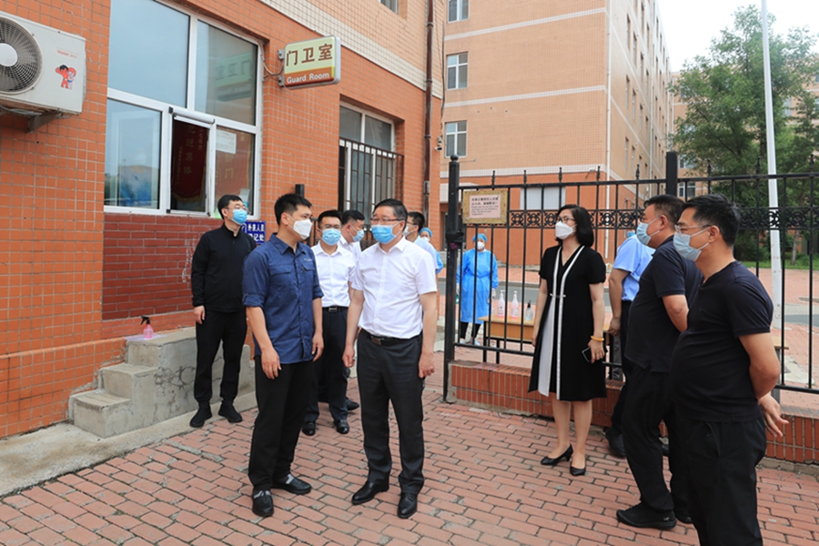 疫情防控常态化筑牢防线不放松赵国庆深入各校区检查疫情防控工作并