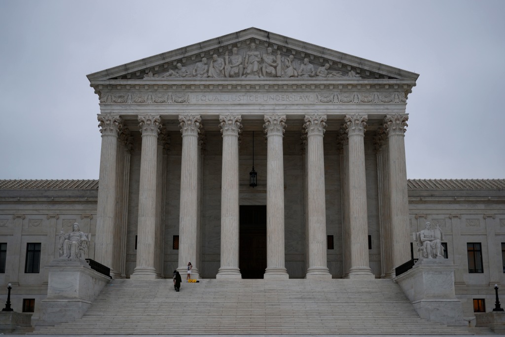 这是1月13日在美国首都华盛顿拍摄的美国联邦最高法院。新华社发（沈霆摄）