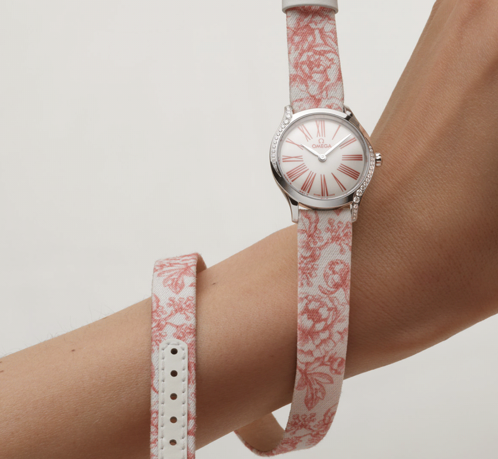 欧米茄焕发摩登与诗意，菲拉格慕环保材质打造男士时计｜当周腕表