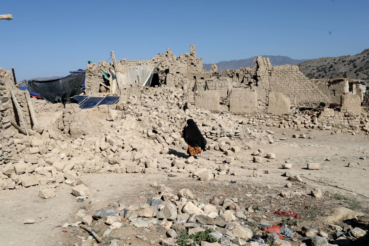 阿富汗地震已致1500余人死亡,灾区满目苍夷