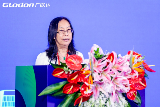 　　图片：中国高等教育学会副秘书长王小梅致辞