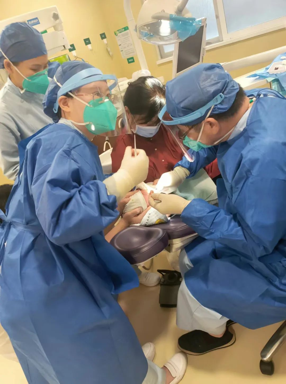少见出生仅2天口含小龙珠点赞我院口腔科30分钟顺利切除